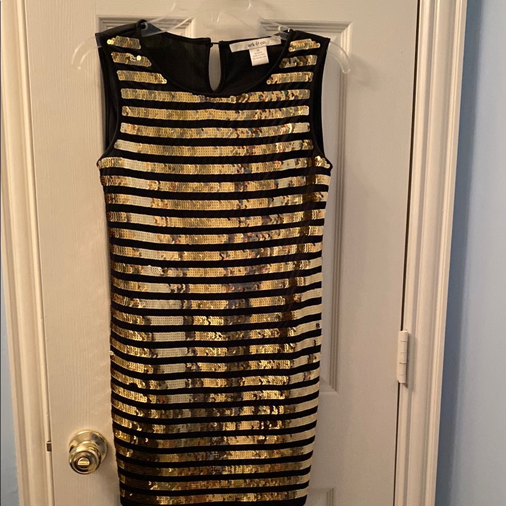 Ark & Co Black and Gold Sheath Mini Dress.
Perfect for special events